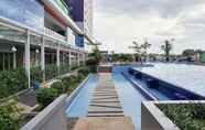 Kolam Renang 5 Spacious And Comfy 1Br At Green Pramuka City Apartment