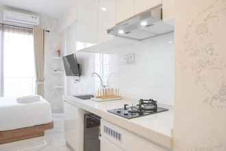 Bedroom 4 Warm And Cozy Stay Studio Apartment At Sky House Bsd