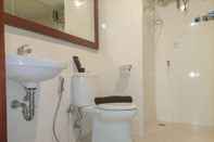 Toilet Kamar Comfort And Simply Studio Room At Mataram City Apartment