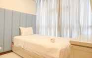 Bilik Tidur 3 Comfy And Minimalist 2Br Apartment At Casa Grande Residence