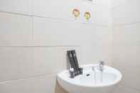 In-room Bathroom Minimalist And Comfort Studio At Belmont Residence Puri Apartment