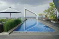 Kolam Renang Elegant And Comfortable 1Br At Uttara The Icon Apartment