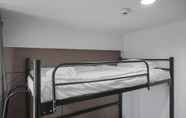 Kamar Tidur 3 Comfort And Warm Studio Room At West Vista Apartment