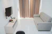 Ruang Umum Comfort And Simple 1Br At Casa De Parco Apartment