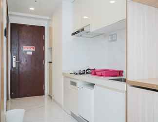 Phòng ngủ 2 Comfy And Minimalist Studio At Sky House Bsd Apartment
