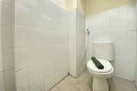 Toilet Kamar Cozy 3Br Furnished Apartment At Gateway Ahmad Yani Cicadas