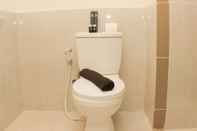 Toilet Kamar Simple And Comfort 2Br At Meikarta Apartment