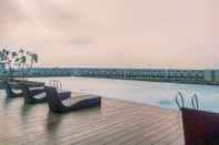 Hồ bơi Cozy And Elegant 1Br Vasanta Innopark Apartment