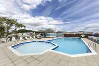 Swimming Pool Charming and Peaceful 2-bed Chalet in Hampshire