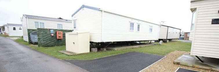 Exterior Charming and Peaceful 2-bed Chalet in Hampshire