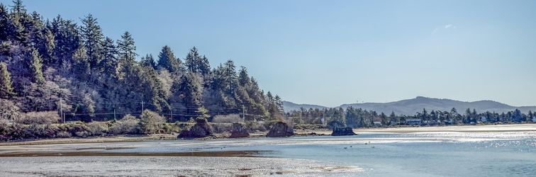 Others Rooftop Ocean Views and Entertainment Area - Gorgeous Coastal Haven