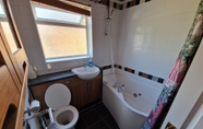 In-room Bathroom 3 Lopez Home Crawley