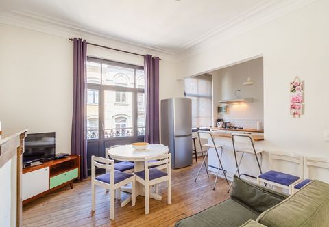 기타 Centrally Located Bright 2 Room Apartment in Trendy st Gilles Self Check in