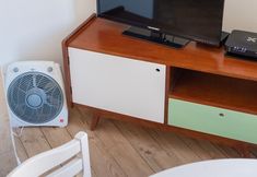 기타 6 Centrally Located Bright 2 Room Apartment in Trendy st Gilles Self Check in