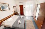 Kamar Tidur 4 Hotel Sara - 2 Guests Room - n 9