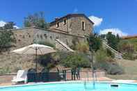 สระว่ายน้ำ Charming Villa With 6 Bedrooms in Umbria - Italy