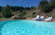 สระว่ายน้ำ 6 Charming Villa With 6 Bedrooms in Umbria - Italy