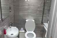 In-room Bathroom Beautiful 2-bed Apartment in Southend-on-sea
