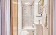 In-room Bathroom 6 King Size 1 Bedroom Comfort Apartment en Suite Shower Free Toiletries Wifi and Hairdryer