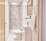 In-room Bathroom 6 King Size 1 Bedroom Comfort Apartment en Suite Shower Free Toiletries Wifi and Hairdryer
