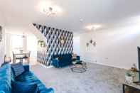 Lobby 3 Bed House Manchester by MCR Dens