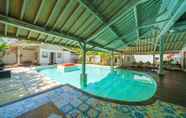 Swimming Pool 7 Villa Merano