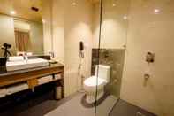 In-room Bathroom Naturevilas Sarovar Premiere Manali