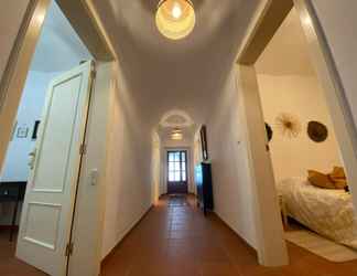 ล็อบบี้ 2 Charming 5-bed House in Granja