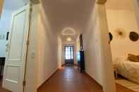 Lobby Charming 5-bed House in Granja