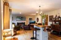 Bar, Cafe and Lounge Luxury Home Close to Loch Lomond and the Trossachs