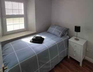 Bedroom 2 Lovely 2-bed Apartment in Wincanton Somerset