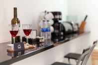 Bar, Cafe and Lounge Holiday Lets London 1
