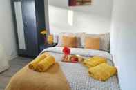 Kamar Tidur Lovely 3-bed Apartment in Coventry