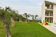 Kolam Renang Residence Malcesine Active & Family