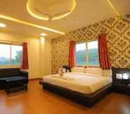 Phòng ngủ 4 Raha Hotel