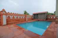 Swimming Pool Raha Hotel