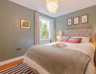 Others 2 Stylish 1 Bedroom Flat in Fulham With Patio