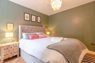 Others 4 Stylish 1 Bedroom Flat in Fulham With Patio