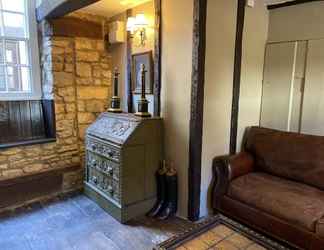 Lobby 2 Stunning 2 Bed Cotswold Cottage Winchcombe