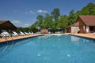 สระว่ายน้ำ Seven Springs Resort Properties