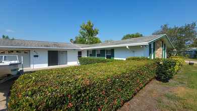 Bangunan 4 NEW Retro Relaxation in Stylish Rockledge Oasis