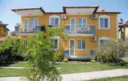 Exterior 2 Hotel Room With Shared Pool Near Beach in Kusadasi