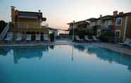 Swimming Pool 3 Convenient Hotel Room Near Beach in Kusadasi
