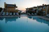 Swimming Pool Convenient Hotel Room Near Beach in Kusadasi