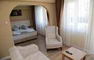 Bedroom 5 Convenient Hotel Room Near Beach in Kusadasi