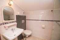 In-room Bathroom Amazing Flat With Shared Pool and Balcony in Kas