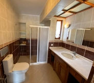 In-room Bathroom 7 Villa With Pool and View Near Old Town in Datca