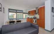 Lainnya 4 Stylish 1 Bedroom Apartment in Holborn in a Great Location