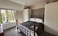 Others 3 Stylish 1 Bedroom Top Floor Apartment in Highgate