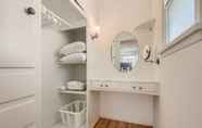 Toilet Kamar 3 Signature KING 1BR In Top Beach Location (AB)